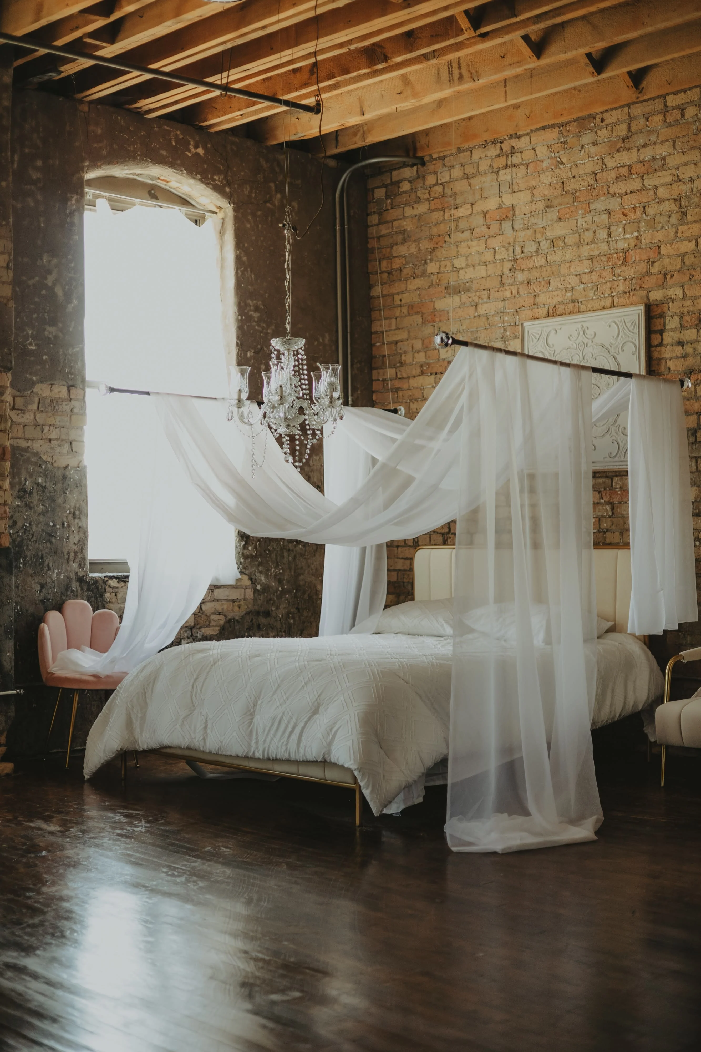 Canopy bed